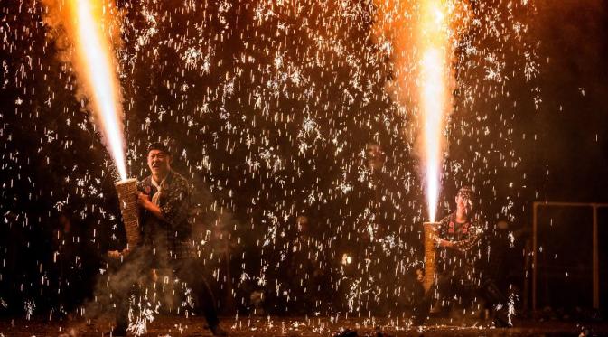 Festival Kembang Api Tradisional di Jepang. (​Hidenobu Suzuki/Bored Panda)