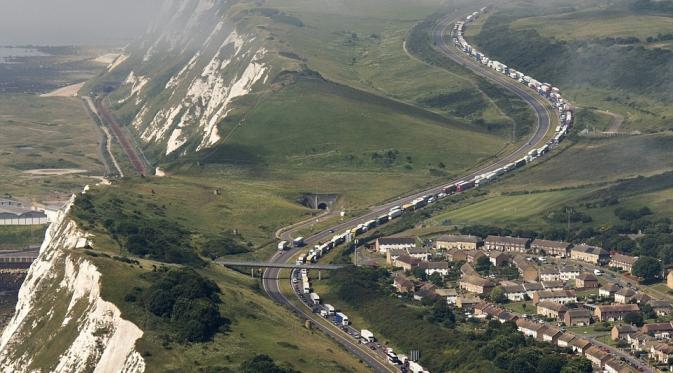 Kemacetan panjang terjadi di Kota Dover, Inggris (Daily Mail)