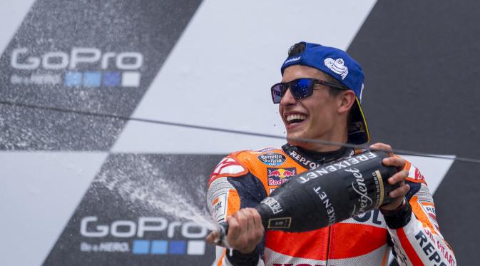 Sukses Marc Marquez, pembalap Repsol Honda, saat menjuarai MotoGP Jerman 2016 di Sirkuit Sachsenring. (AFP)