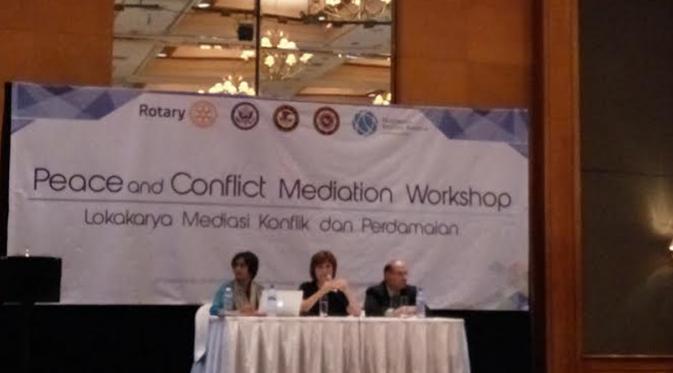 Rotary Club Indonesia melakukan workshop mengenai perdamaian