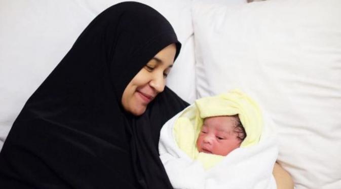 Shireen Sungkar lahirkan anak kedua, Cut Hawa Medina Al Fatih [foto: instagram/shireensungkar]