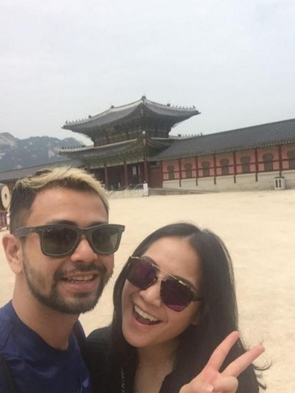 Raffi Ahmad dan Nagita Slavina mengajak keluarga besarnya berlibur di Korea Selatan. (Instagram @raffinagita1717)