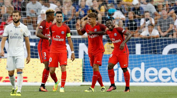 Para pemain Paris Saint-Germain saat merayakan gol Thomas Meunier ke gawang Real Madrid pada laga International Champions Cup (ICC) 2016. (AFP)