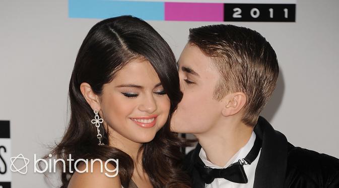 Justin memiliki perasaan yang lembut terhadap wanita, contoh saja Selena Gomez yang selalu menjadi wanita spesial didalam hidupnya. Bahkan hingga kini, Justin Bieber masih belum bisa melupakan sosok mantan kekasihnya itu. (AFP/Bintang.com)