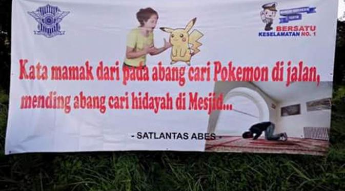 Satlantas Polres Aceh Besar Bikin Spanduk Larangan Main Pokemon. (Foto: Facebook.com)