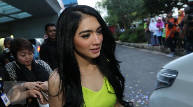 Angel Karamoy adalah seorang selebriti di Indonesia yang dikenal berprofesi sebagai aktris, penyanyi, dan presenter.