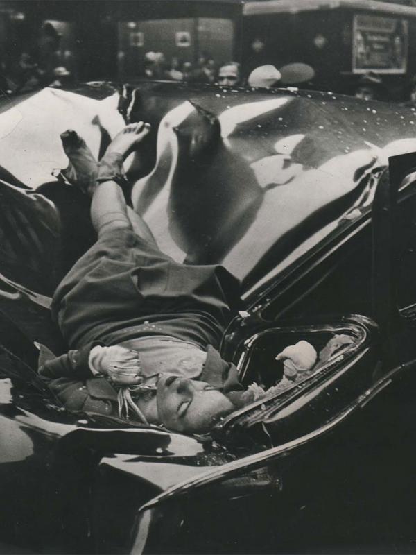 Bunuh diri tercantik. Evelyn Mchale melompat dari Empire State Building pada 1947. Evelyn Mchale