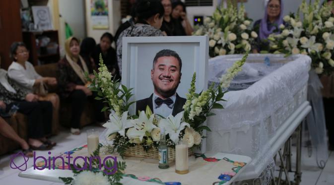 Jenazah Mike Mohede akan dimakamkan pada Selasa, (2/8/2016) di Tempat Pemakaman Umum Tanah Kusir pada pukul 11.00. (Adrian Putra/Bintang.com)