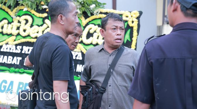 Diduga Maling di Rumah Duka Mike Mohede (Adrian Putra/bintang.com)
