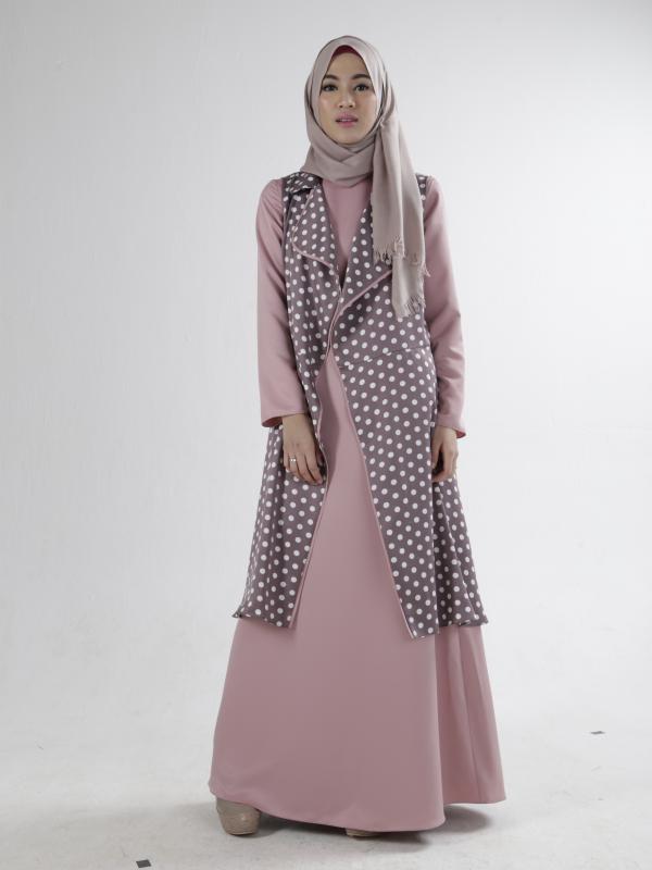 Busana motif polkadot favorit Alyssa Soebandono dari koleksi terbaru Shafira bertema Fashion Sinematic