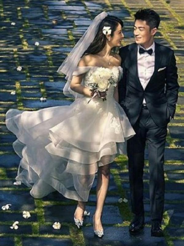 Ruby Lin dan Wallace Huo menggelar resepsi pernikahan di Bali pada Agustus 2016.
