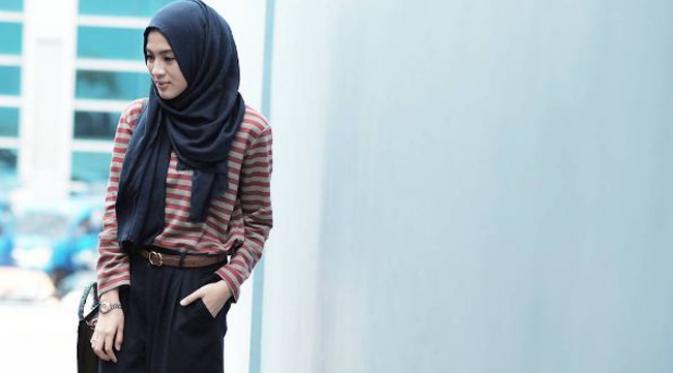 Gaya hijab klasik Alyssa Soebandono