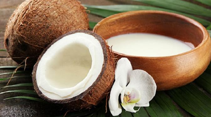 Ilustrasi santan kelapa. (foto: boldsky.com)
