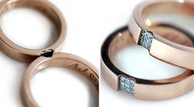 Sepasang cincin pernikahan ini bila disatukan akan membentuk sebuat hati, bulan bintang, bahkan inisial nama kamu loh. (via: Boredpanda.com)
