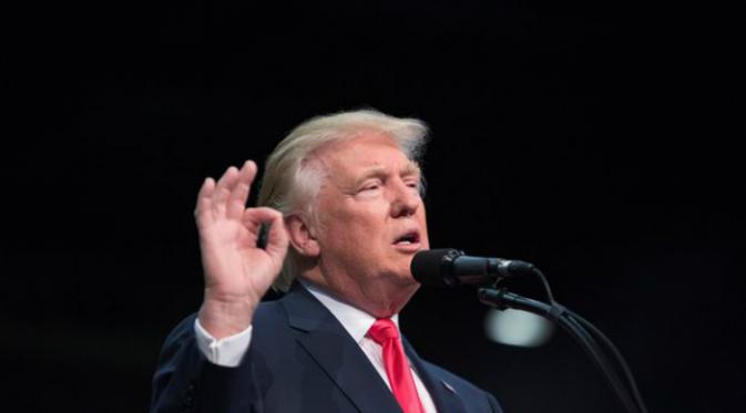 Donald Trump saat berkampanye di Daytona Beach, Florida (Reuters)