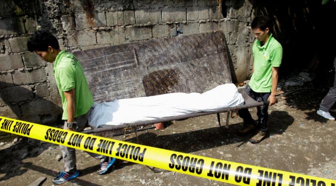 Jasad 'Pengedar' kerap ditemui tiap hari di jalanan kota-kota di Filipina (Reuters)
