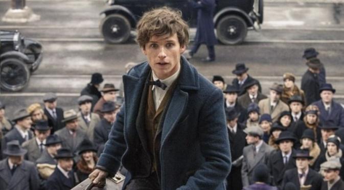 Eddie Redmayne di film Fantastic Beasts And Where To Find Them. foto: daily mail