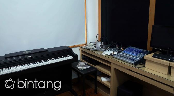 Studio rekaman Delon di rumahnya. (Nurwahyunan/Bintang.com)