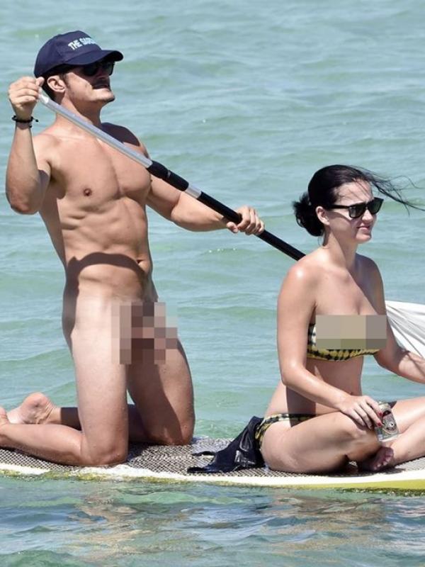 Orlando Bloom dan Katy Perry tengah berlibur ke pantai di kawasan Italia. Dua pasangan sejoli ini kerap memamerkan momen intim dan kemesraannya di depan umum. (Foto: Dailymail)