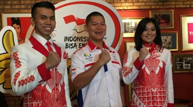 Seragam kontingen Indonesia yang akan ditampilkan pada acara Defile atau Parade Pembukaan Olimpiade 2016 Rio de Janeiro.
