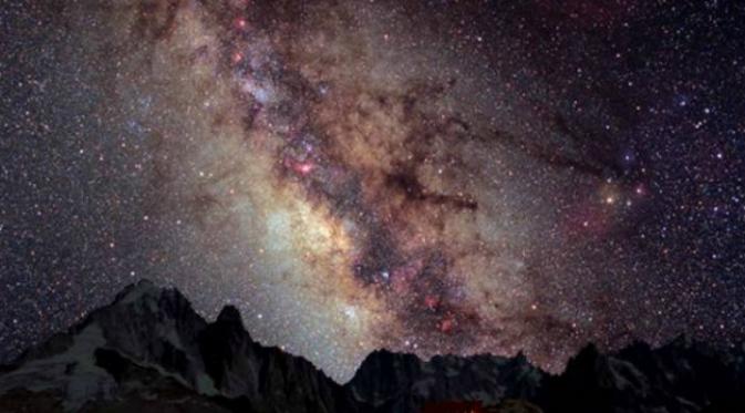 Milky Way menghiasi langit Pegunungan Alpen (NASA)