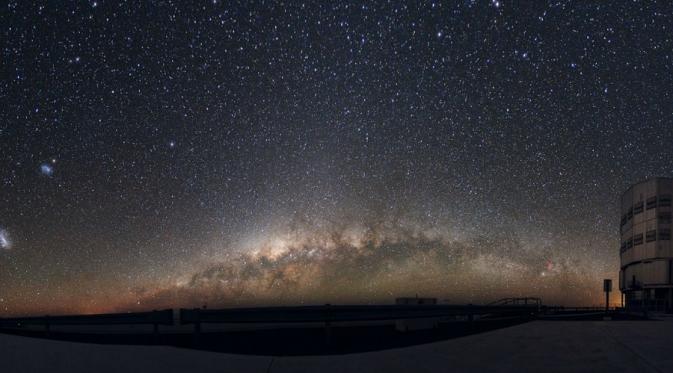 Milky Way di dekat Teleskop Raksasa di Gurun Atacama (ESO)