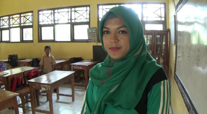 Pesona Rizma, guru cantik asal Tegal, Jawa Tengah. (Liputan6.com/Fajar Eko Nugroho)