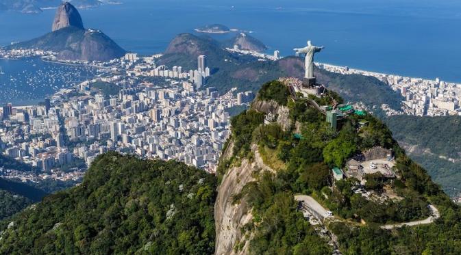 Christ the Redeemer, Rio de Janeiro, Brasil. (touropia.com)