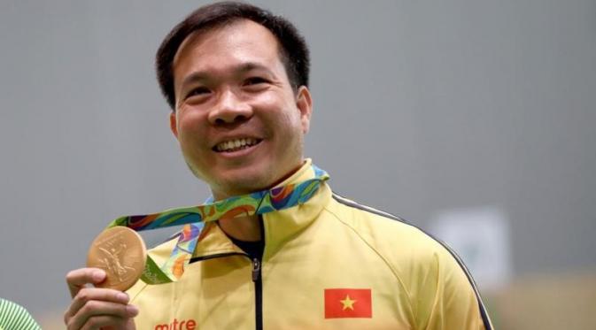 Hoang Xuan Vinh, mempersembahkan medali emas pertama buat Vietnam di Olimpiade. (NBC Olympics)