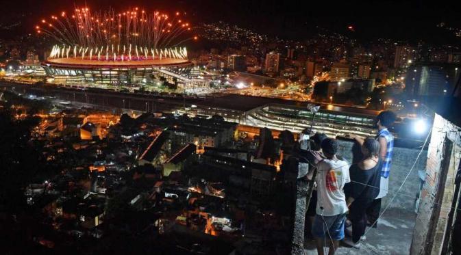 Menyayat Hati, 10 Foto Kontras Saat Pembukaan Olimpiade 2016 | via: thesun.co.uk