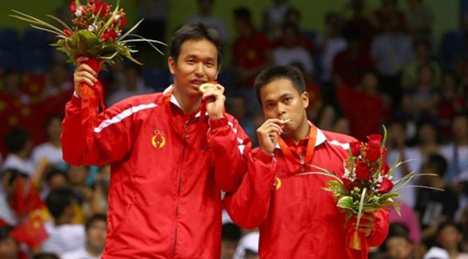 Hendra Setiawan/Markis Kido meraih medali emas cabang bulu tangkis nomor ganda putra di Olimpiade Beijing 2008. (http://wiki.ttymq.com)