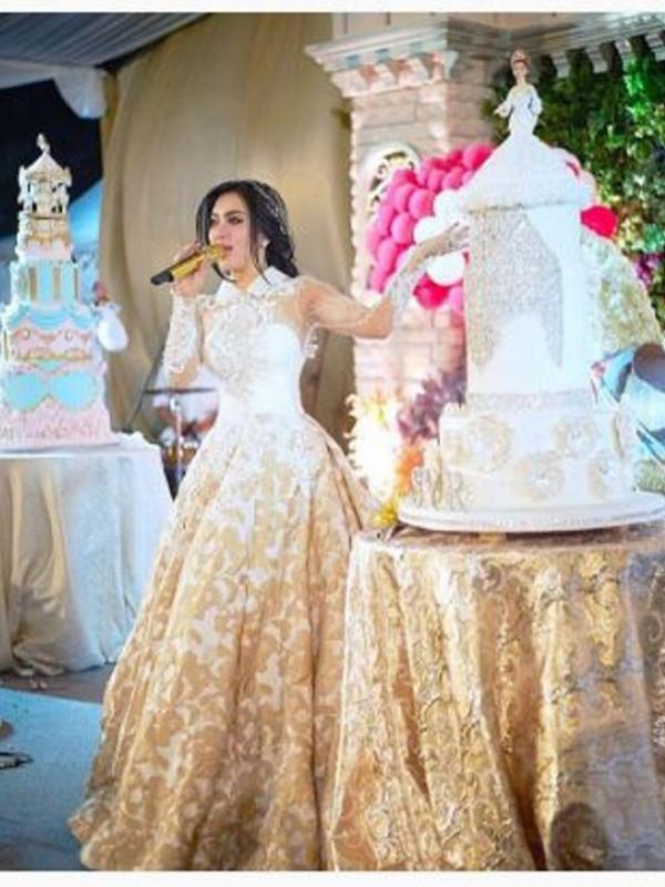 Gaun Syahrini mirip taplak meja (Instagram/@princessyahrini)