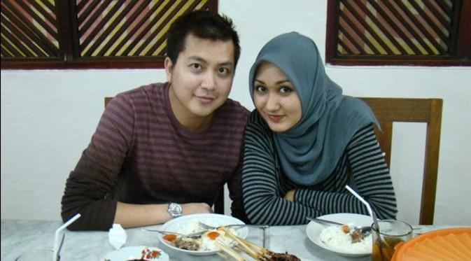 Dian Pelangi dan suami, Tito Haris Prasetyo.