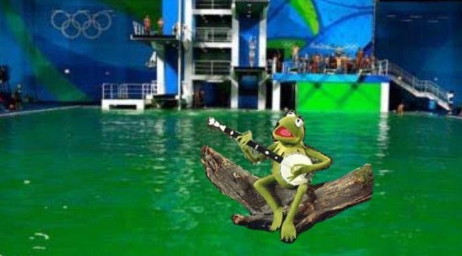 Meme kolam renang Olimpiade yang mendadak berubah jadi hijau (Twitter)