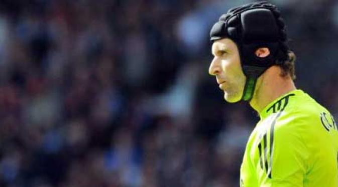 Ekspresi kiper Chelsea Petr Cech di laga EPL melawan Manchester United di Old Trafford, Manchester, 8 Mei 2011. AFP PHOTO / ANDREW YATES