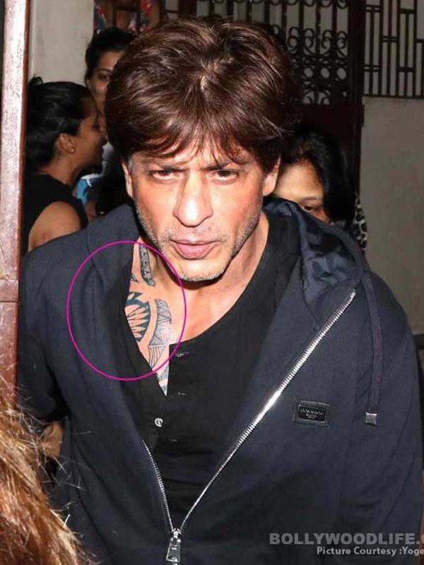 Shahrukh Khan dengan tato baru di bagian dadanya. (Foto: Bollywoodlife.com)