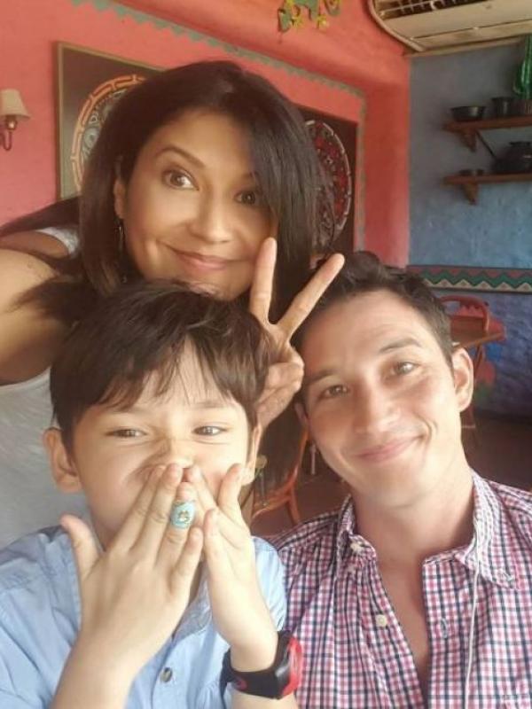 Tamara Bleszynski, Mike Lewis, dan anak. (Instagram - @tamarableszynskiofficial)