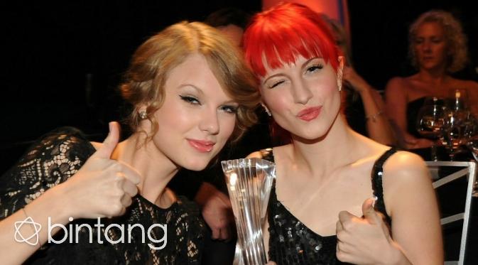 Potret Kedekatan Taylor Swift dan Hayley Williams. (AFP/Bintang.com)