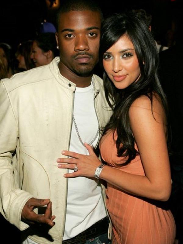 Ray J adalah mantan kekasih Kim Kardashian. (via. Cosmopolitan)