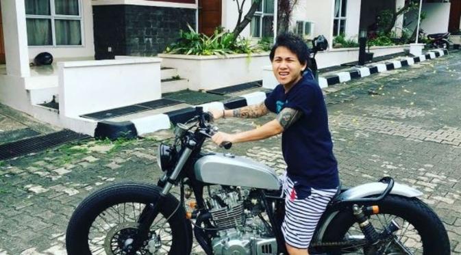 Istri Aming hobi mengoleksi motor gede [foto: instagram]