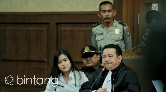 Suasana sidang ke-12 atas kasus pembunuhan Wayan Mirna Salihin dengan terdakwa Jessica Kumala Wongso di Pengadilan Negeri Jakarta Pusat, Senin (15/8). (Adrian Putra/Bintang.com)