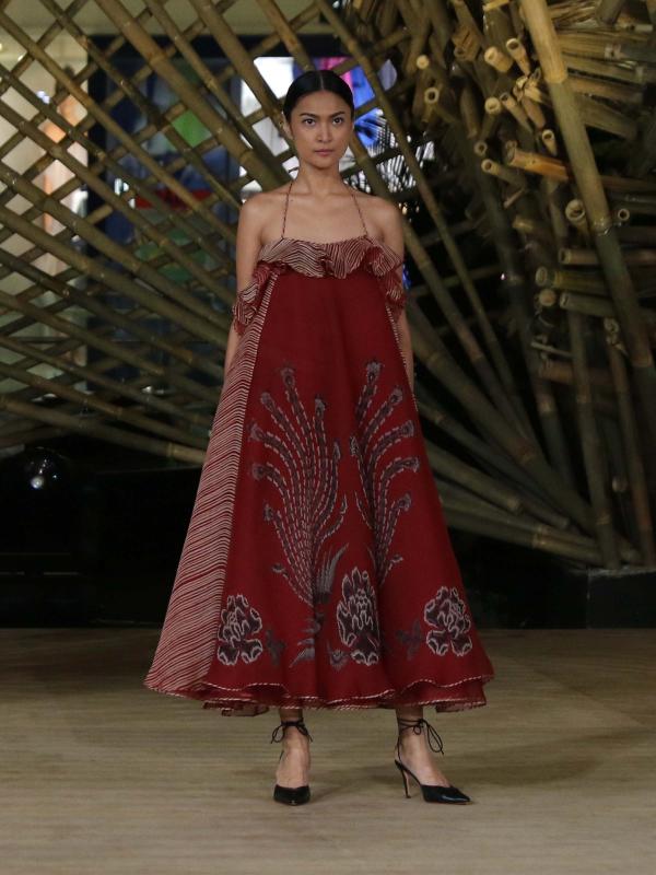 Fashion show Batik Journey dari Edward Hutabarat