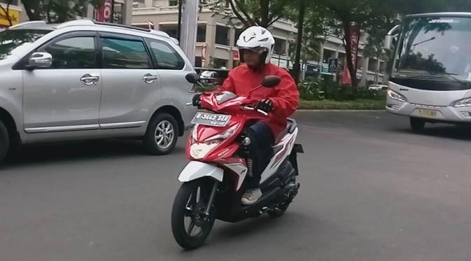 Peserta <em>riding test</em> dari media tengah mengendarai All New Honda BeAT eSP.