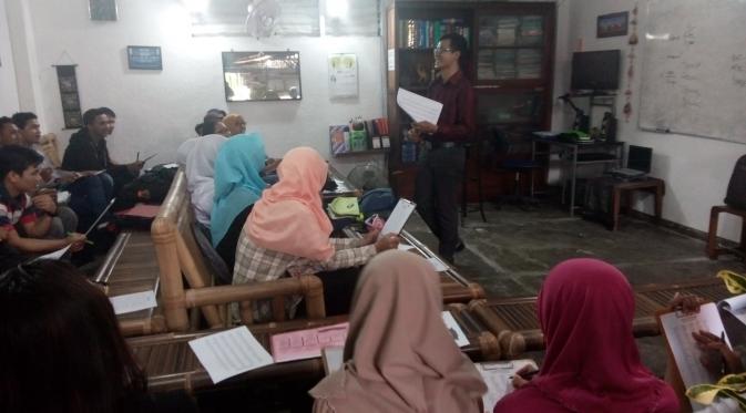 Kursus Bahasa Inggris murah meriah itu banyak diminati kalangan mahasiswa Yogyakarta. (Liputan6.com/Yanuar H)