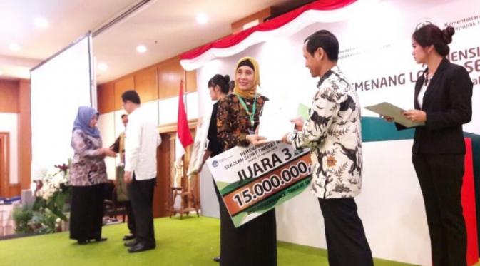24 sekolah dengan berbagai jenjang mulai dari Taman Kanak-Kanak sampai Sekolah Menengah Atas dari 24 Provinsi di Indonesia mendapatkan penghargaan sekolah sehat.