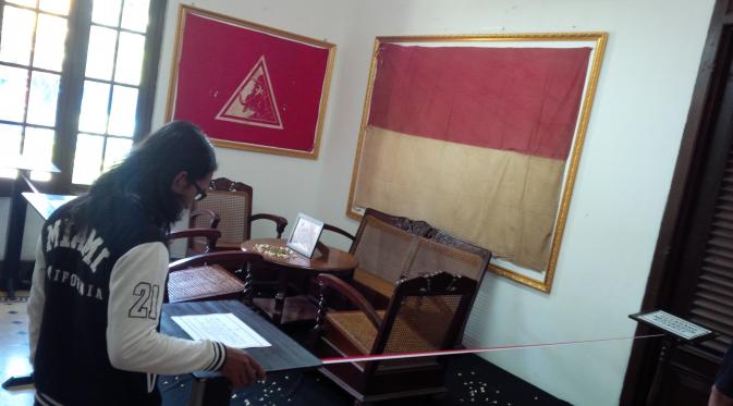 Satu set kursi yang pernah diduduki Sukarno saat memimpin rapat PNI. (Liputan6.com/Aditya Prakasa)