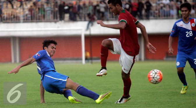 Muhammad Rafli membela Timnas Indonesia U-19 pada laga melawan Filipina di Stadion Maguwoharjo, Sleman, Agustus 2016. Rafli berpeluang dipanggil ke timnas U-22. (Liputan6.com/Boy Harjanto)