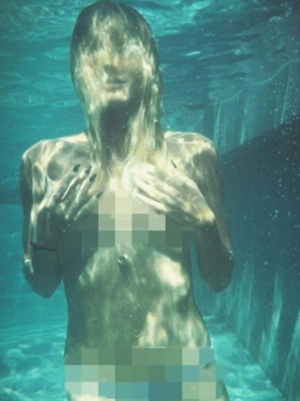 Heidi Klum tampil seksi saat berpose di bawah air (Instagram)
