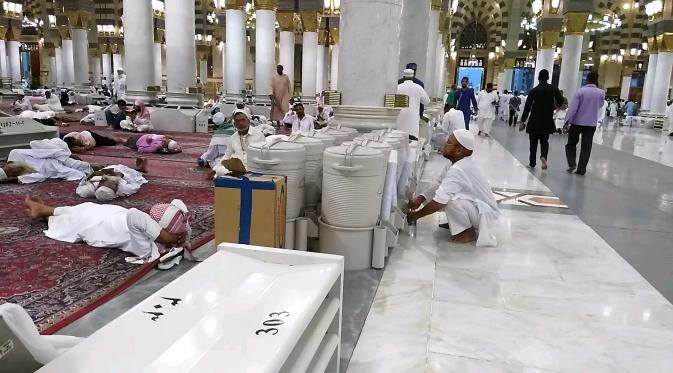Sejumlah jemaah haji di Masjid Nabawi (Muhammad Ali/Liputan6.com)