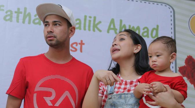 Raffi Ahmad, Nagita Slavina, dan Rafathar. (Andy Masela/Bintang.com)